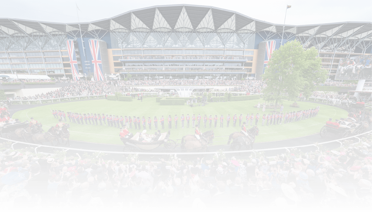 Children wearing the Queen's colours greet the Royal procession on the final day of the 2022 meeting Royal Ascot 18.6.22 Pic: Edward Whitaker