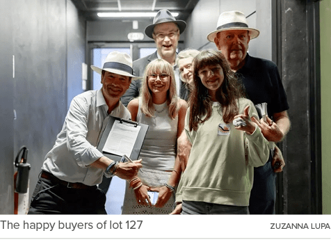 The happy buyers of lot 127 ZUZANNA LUP